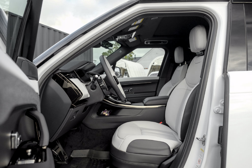 New 2027 Land Rover Range Rover Sport Dynamic SE AWD/4WD image 10