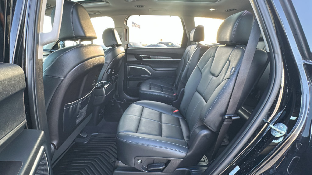 Used 2025 Kia Telluride SX w/ SX Captain's Chair Package FWD image 34