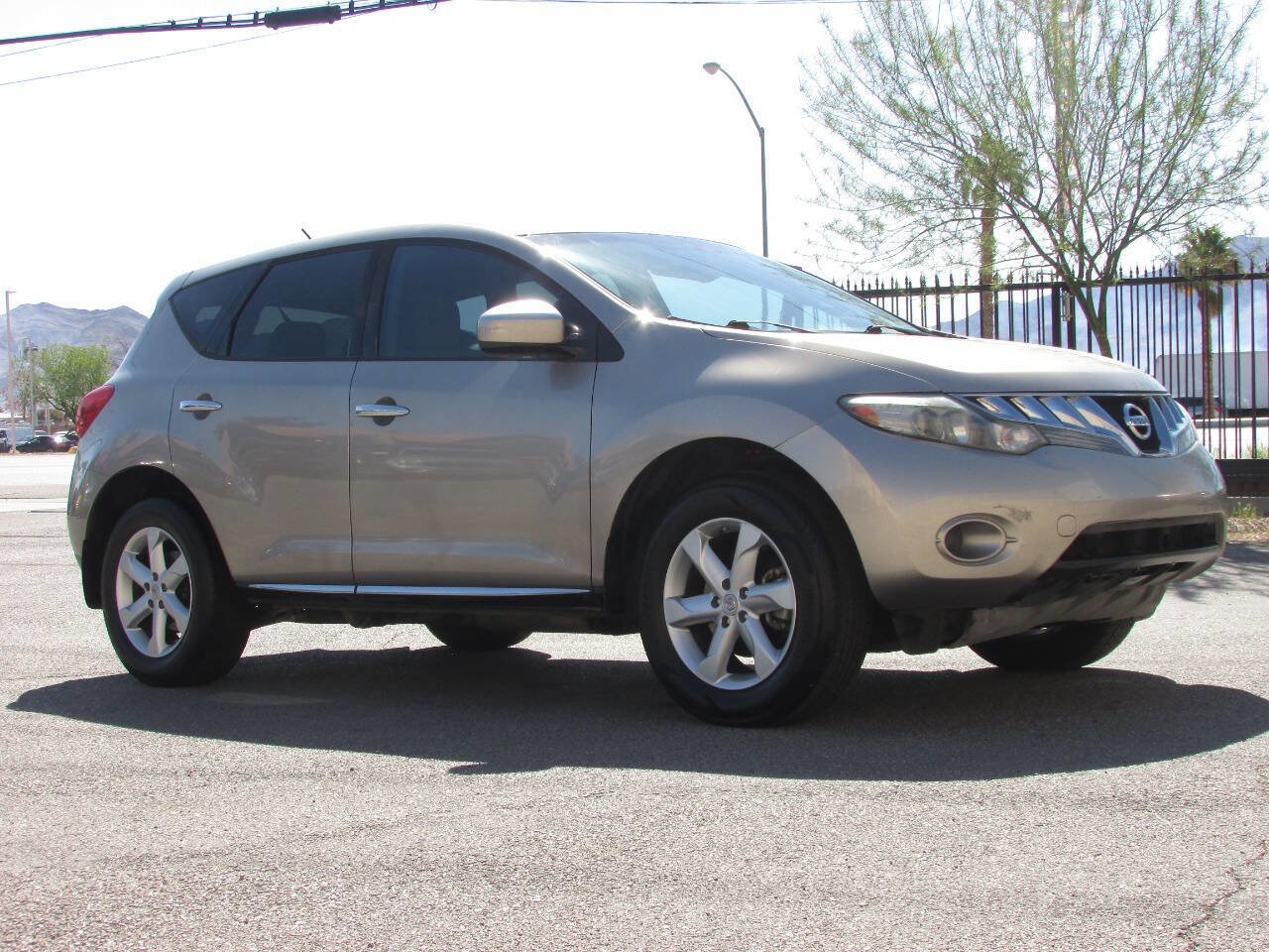Used 2010 Nissan Murano S image 2