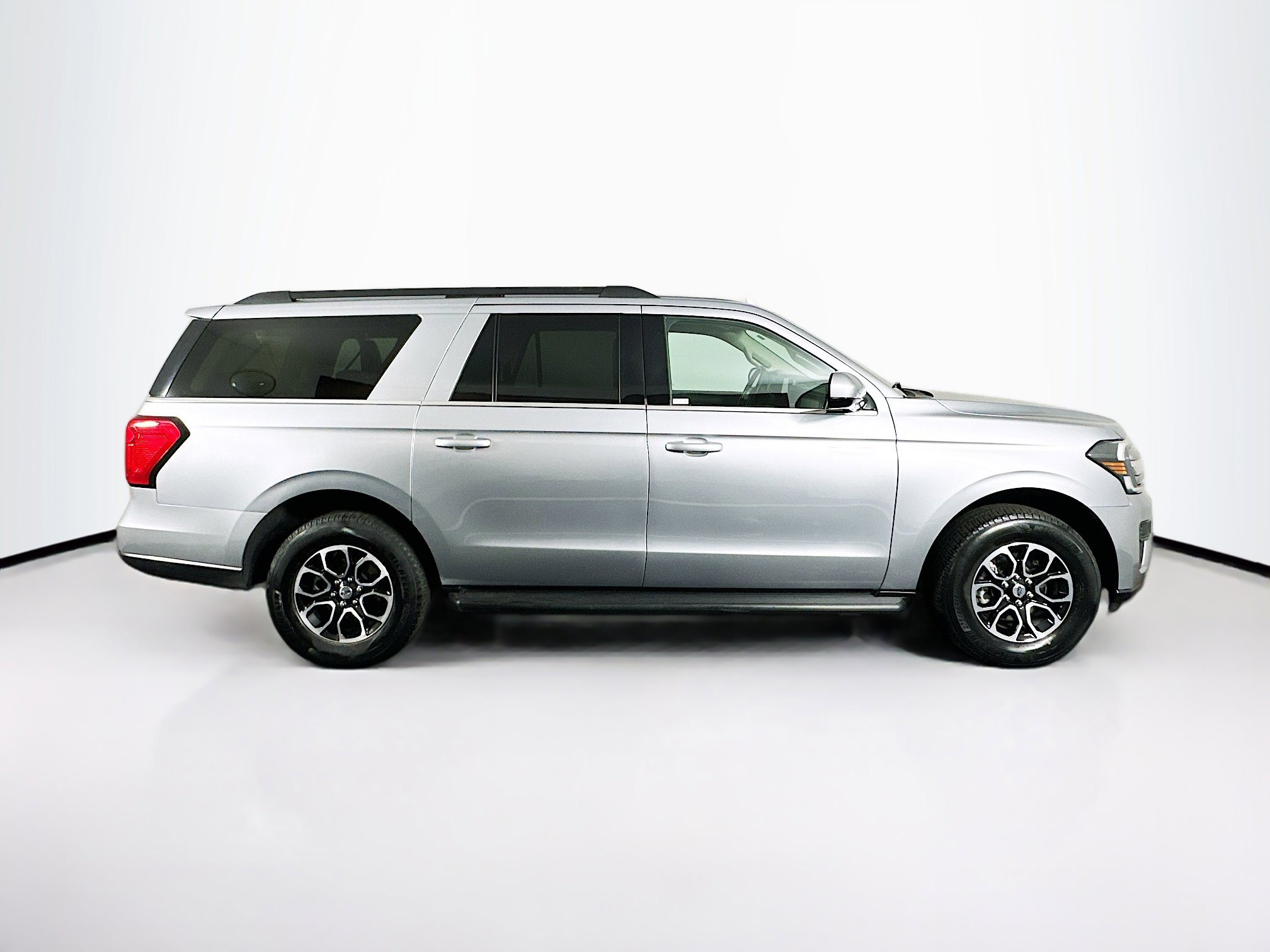 Used 2024 Ford Expedition Max XLT image 10