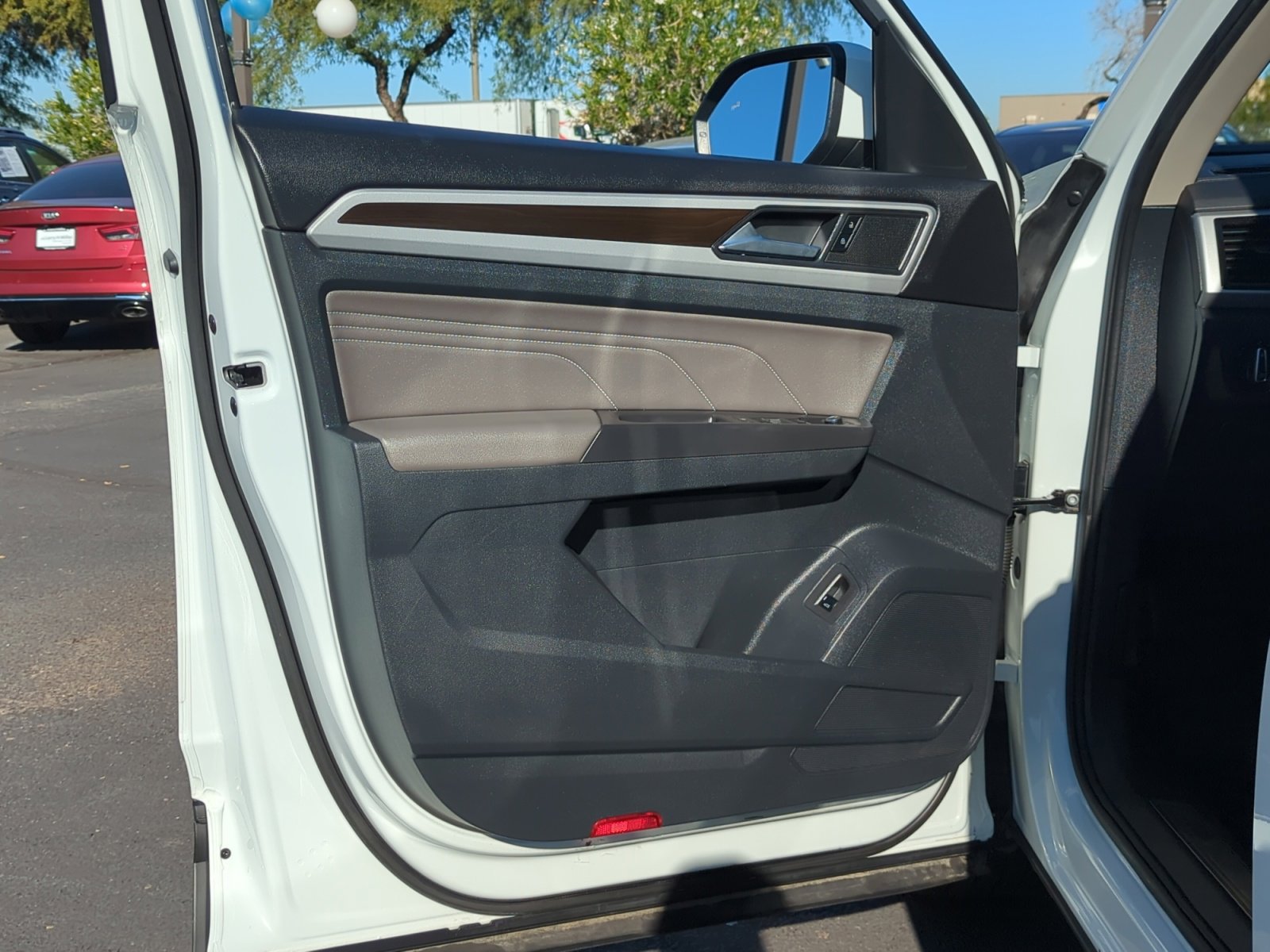 Used 2023 Volkswagen Atlas SE w/ Panoramic Sunroof Package image 13