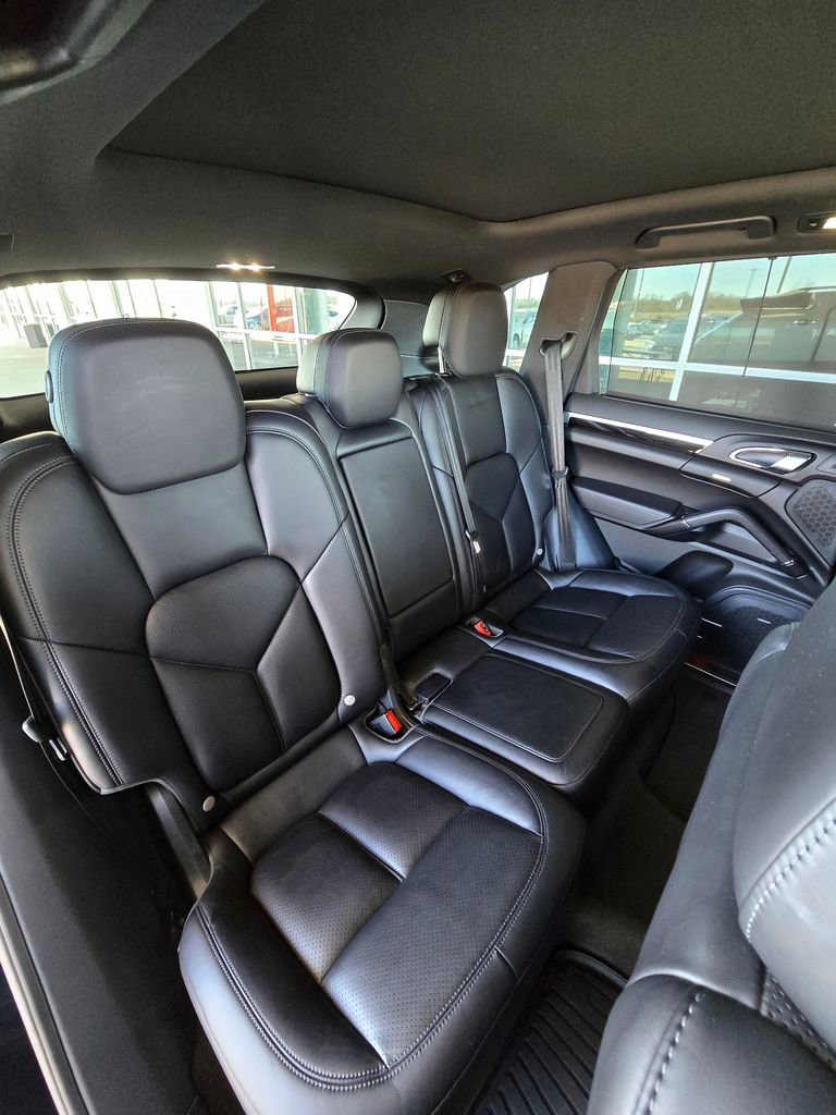 Used 2017 Porsche Cayenne S image 19