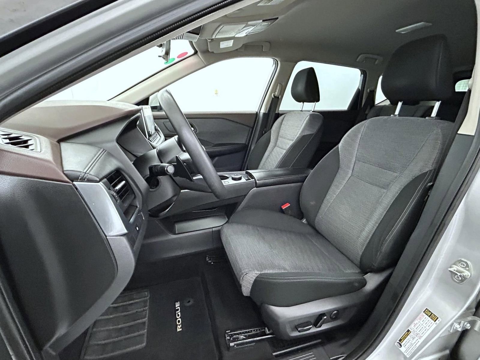 Used 2023 Nissan Rogue SV AWD/4WD image 10