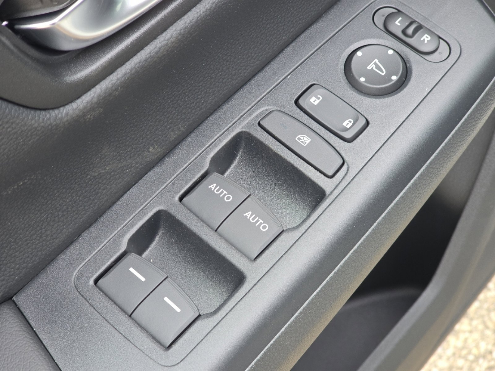New 2026 Honda CR-V EX image 25