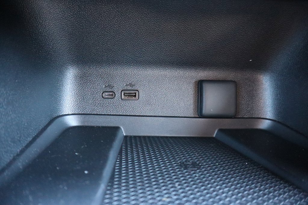 Used 2025 Chevrolet Traverse LT w/ Driver Confidence Package image 15