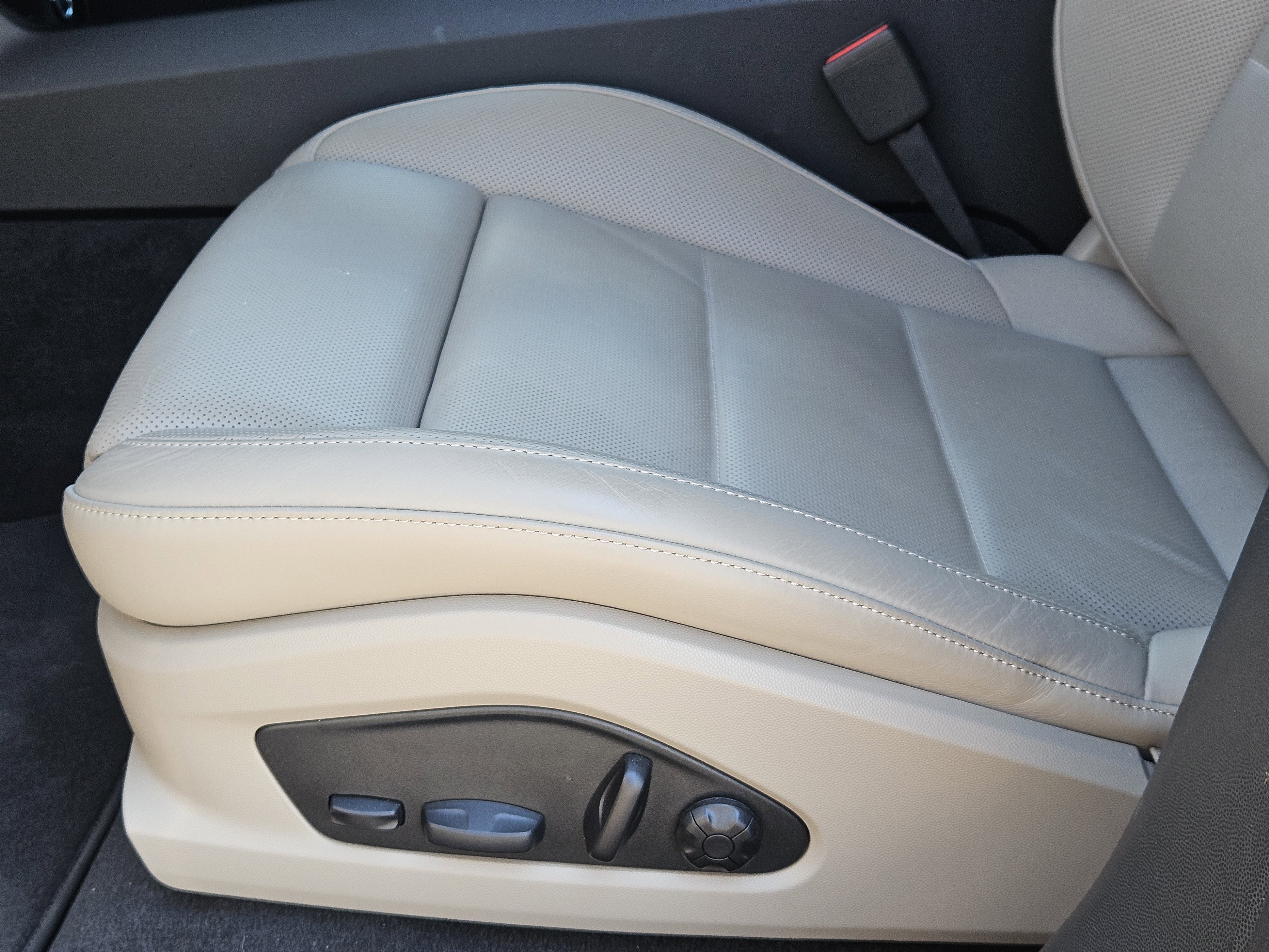 Certified 2025 Porsche Macan 4 Electric image 23