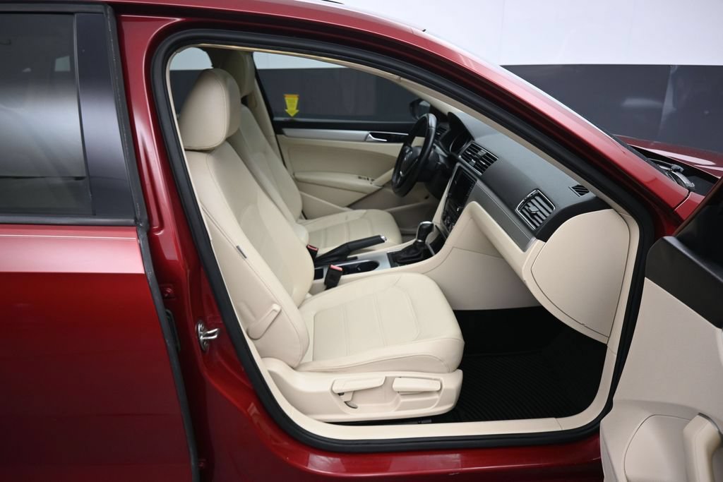 Used 2019 Volkswagen Passat 2.0T Wolfsburg w/ Wheels & Sunroof Package FWD image 42