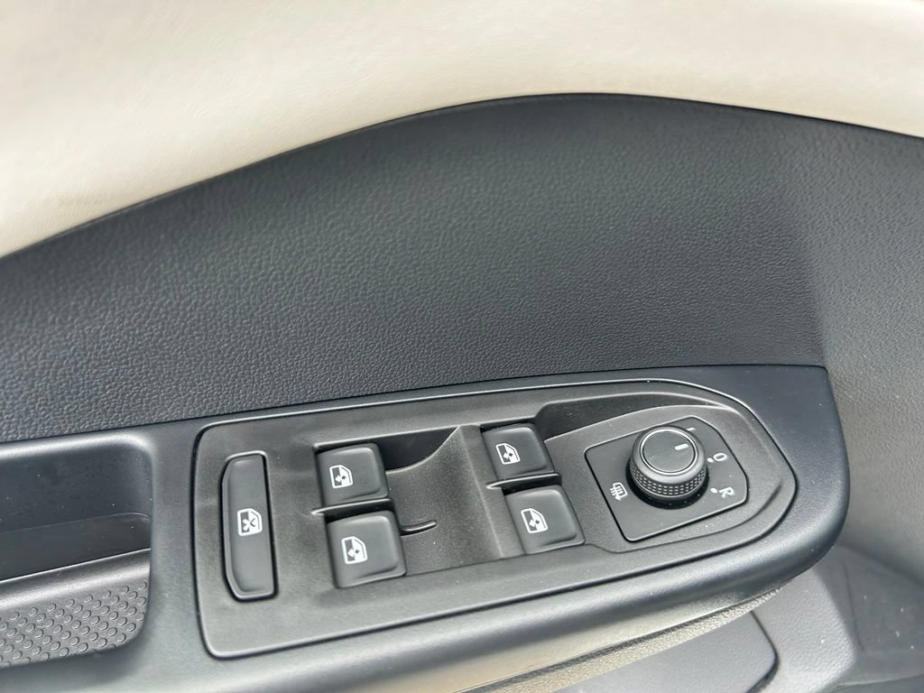 New 2026 Volkswagen Taos SE FWD image 43