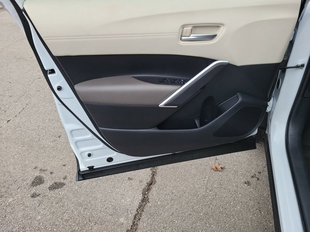 Used 2024 Toyota Corolla Cross XLE image 25
