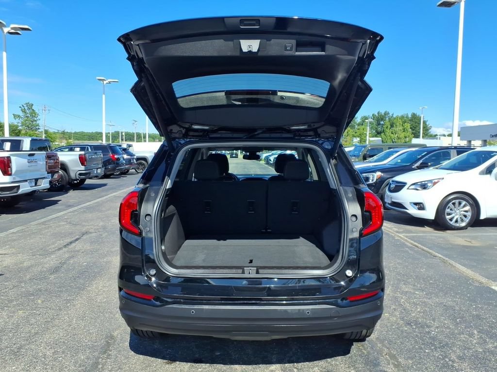 Certified 2024 GMC Terrain SLE w/ Driver Convenience Package FWD image 11