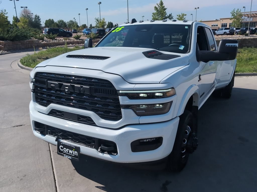Used 2025 RAM 3500 Limited AWD/4WD image 3