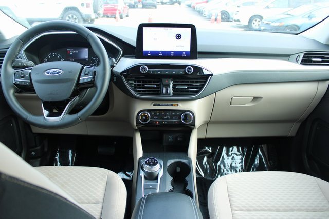 Used 2022 Ford Escape SE w/ Cold Weather Package image 16