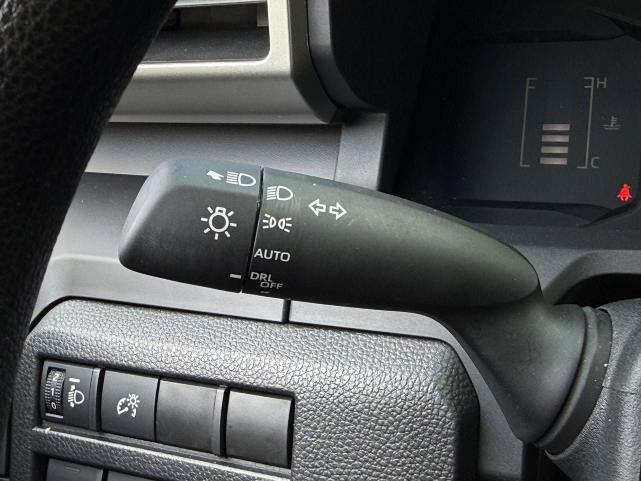 Used 2025 Toyota Tacoma SR image 21