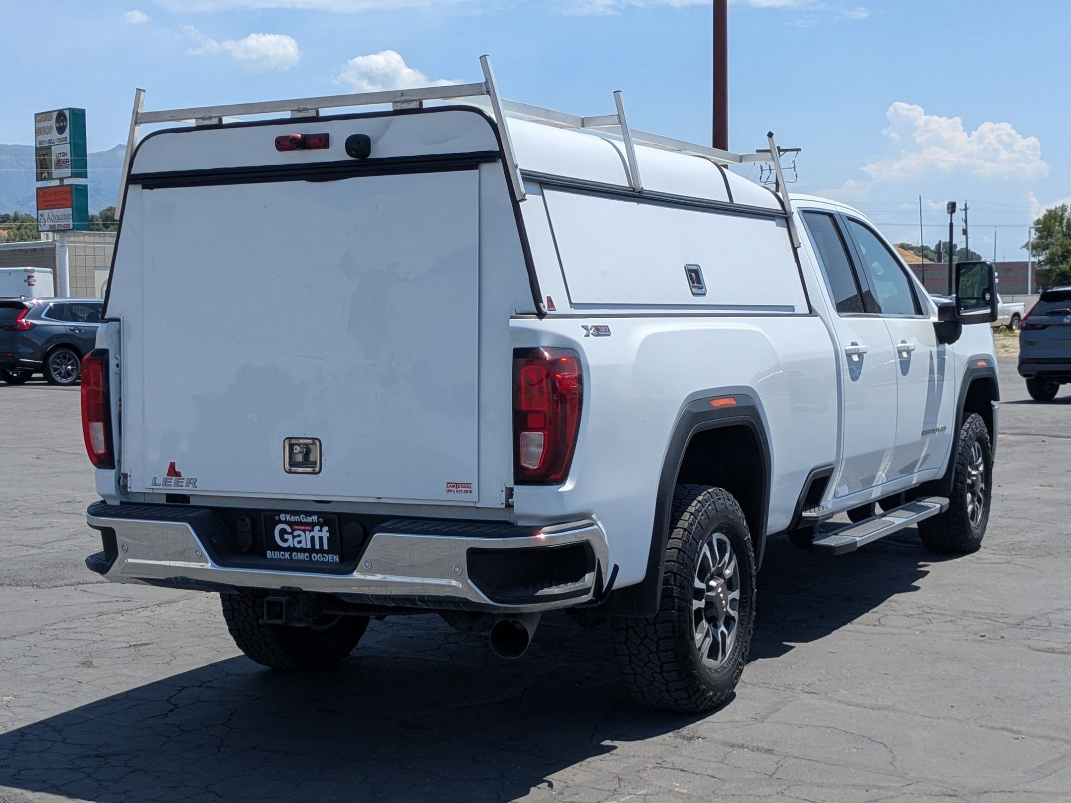 Used 2022 GMC Sierra 3500 SLE w/ SLE Convenience Package AWD/4WD image 3