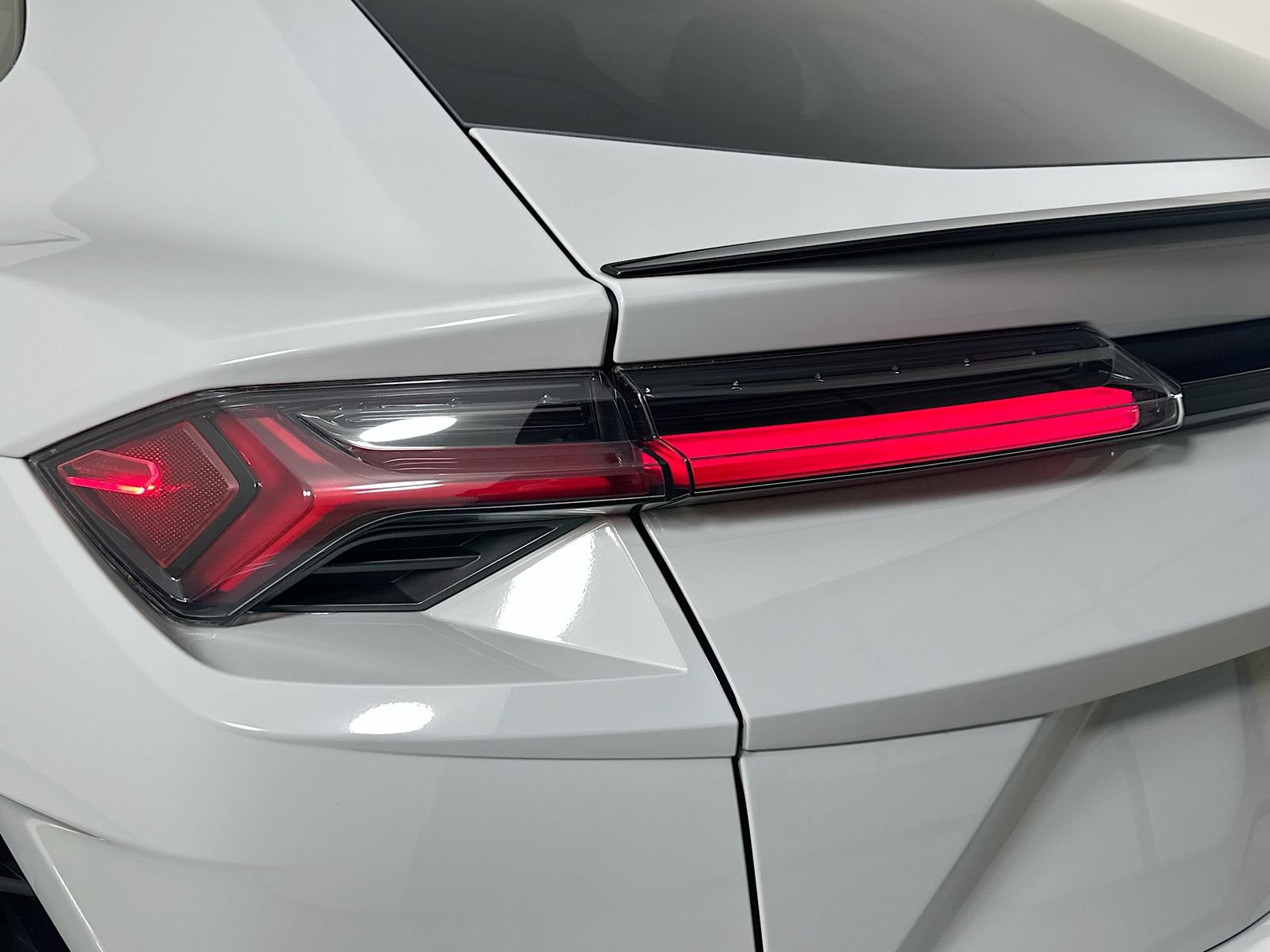 Used 2024 Lamborghini Urus S AWD/4WD image 13
