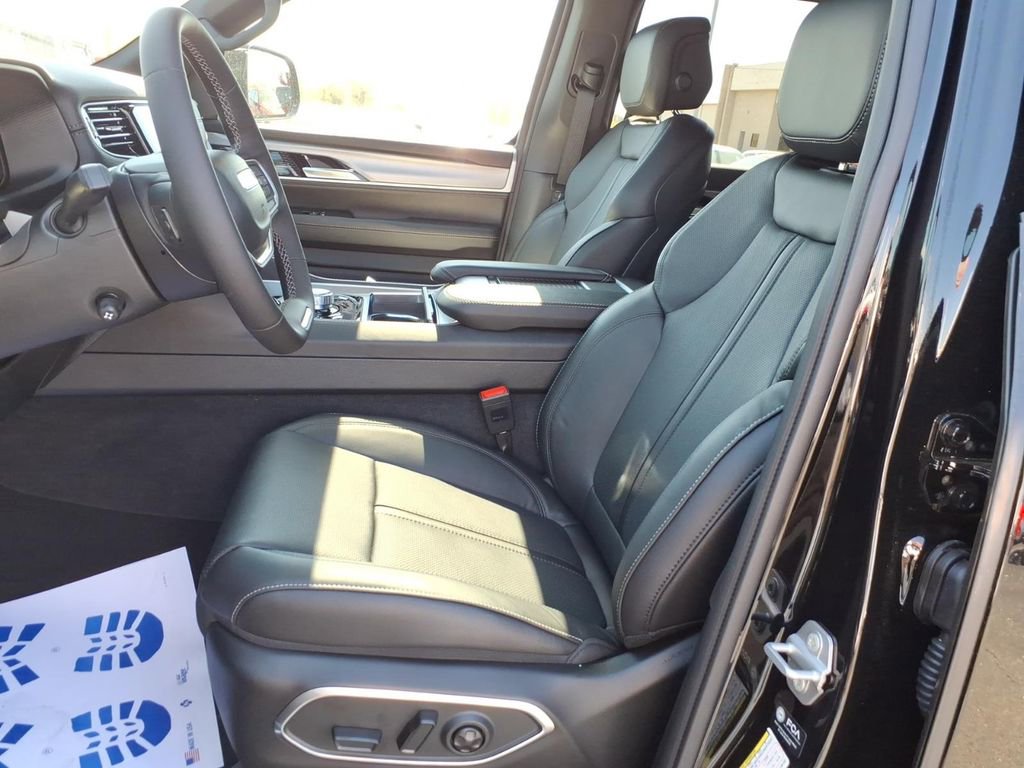 New 2026 Jeep Grand Wagoneer L 4WD image 15