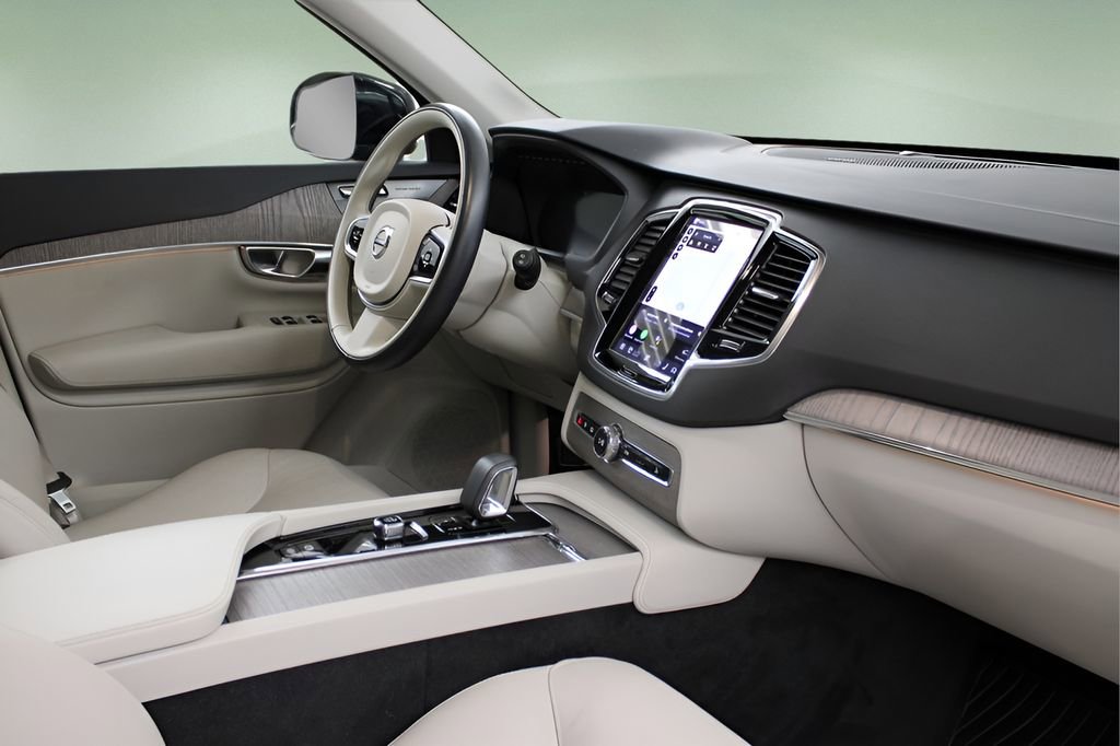 Used 2023 Volvo XC90 B6 Plus w/ Protection Package Premier image 18