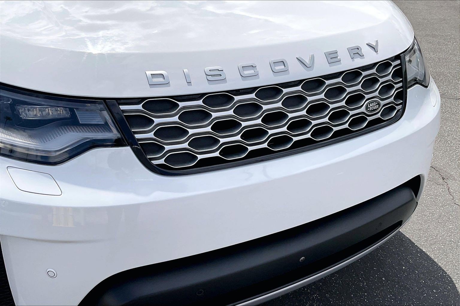 Certified 2025 Land Rover Discovery S AWD/4WD image 30