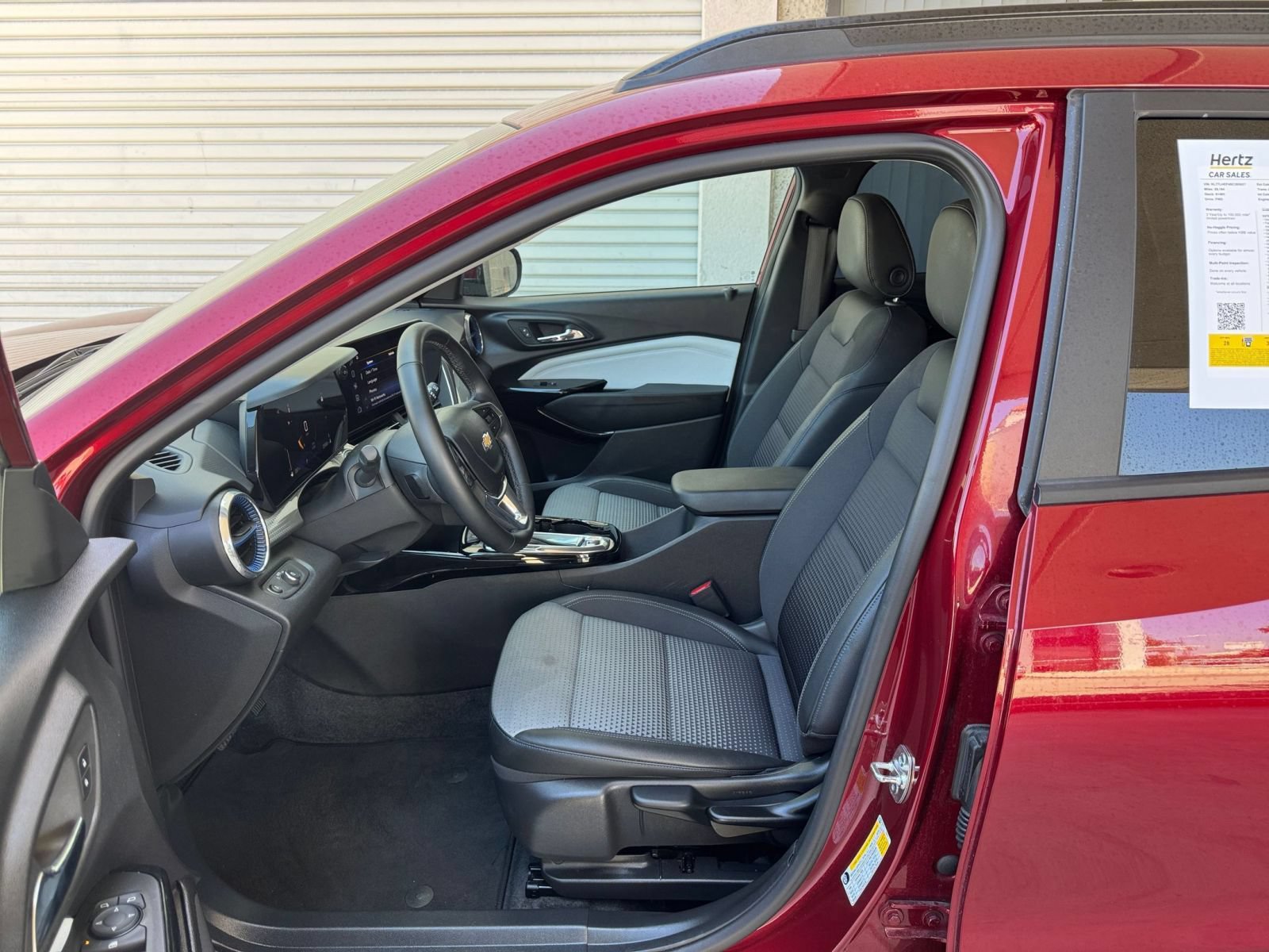 Used 2025 Chevrolet Trax LT w/ LT Convenience Package FWD image 26