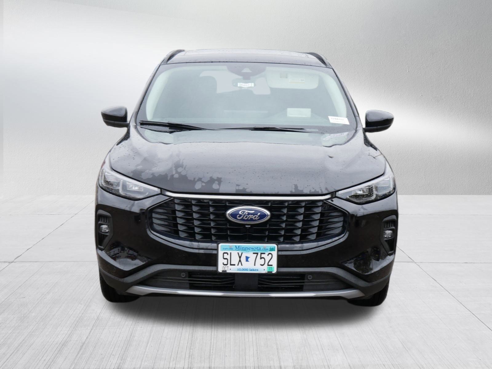 Used 2025 Ford Escape SE w/ PHEV Premium Package FWD image 2