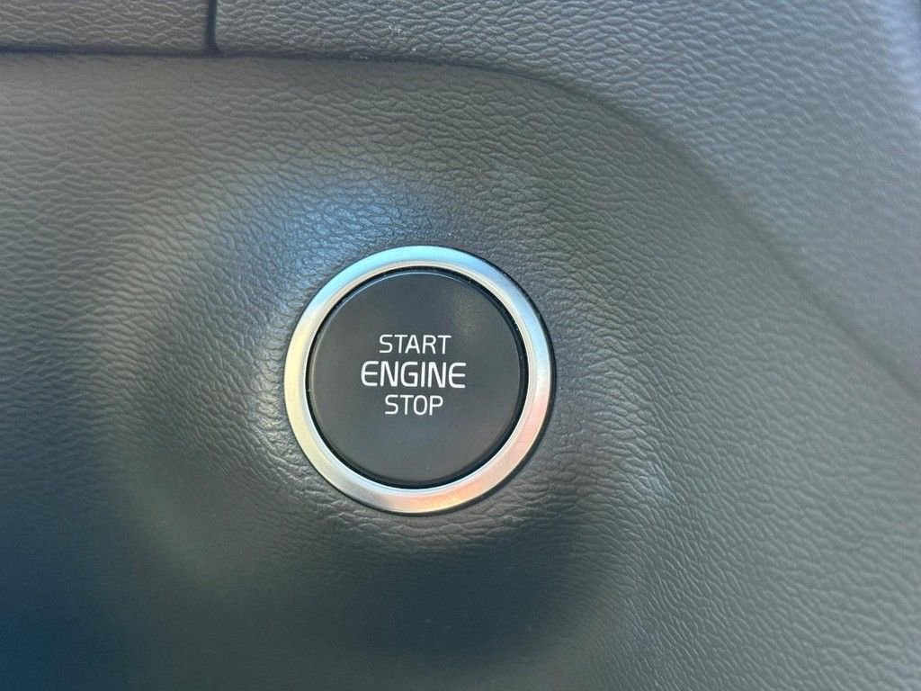 Used 2020 Volvo XC40 T5 R-Design w/ Protection Package Premier image 18