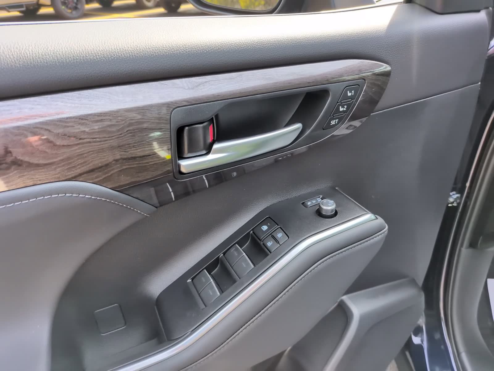 New 2026 Toyota Highlander Limited image 16