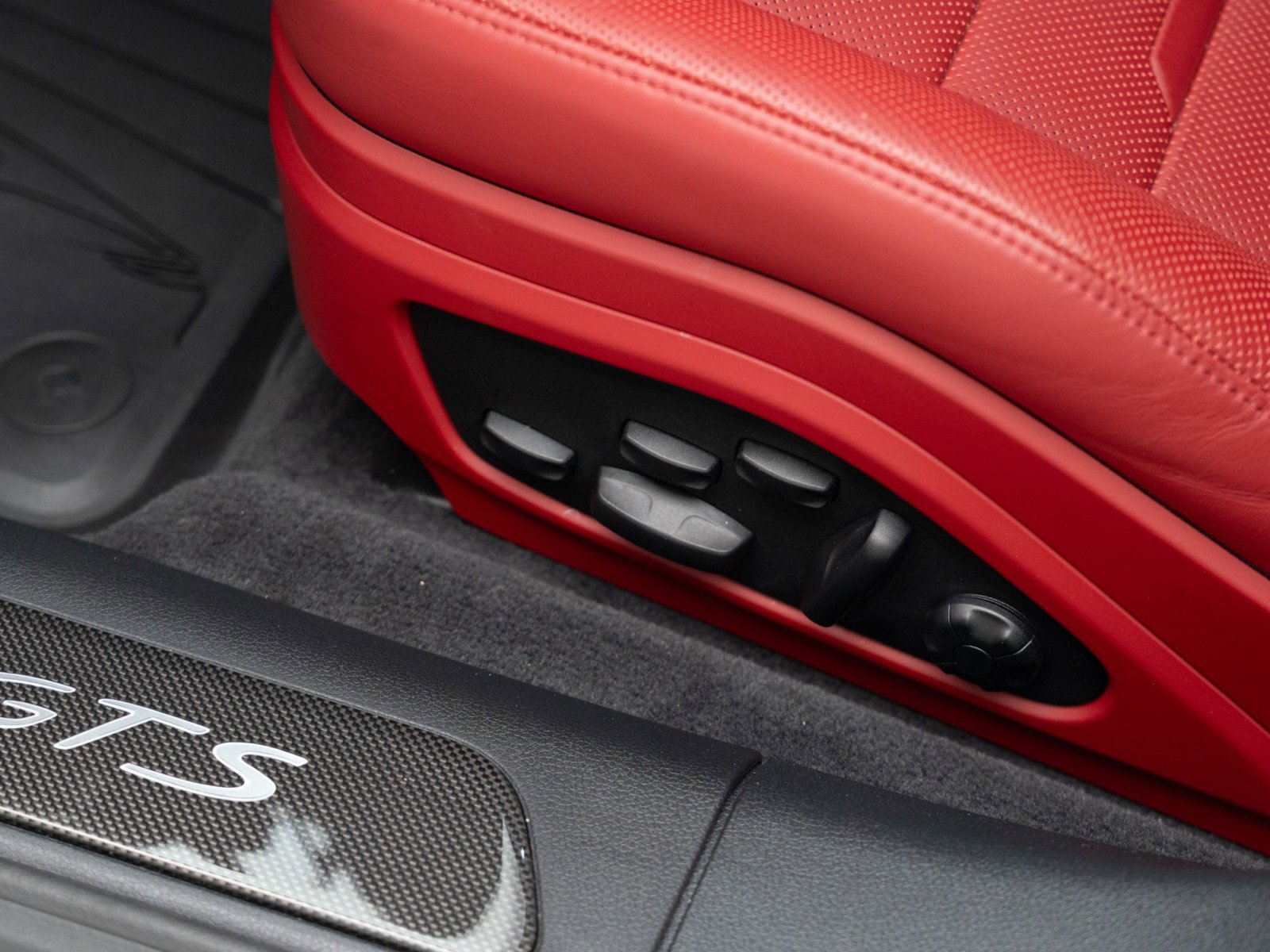 Certified 2023 Porsche Panamera GTS image 16