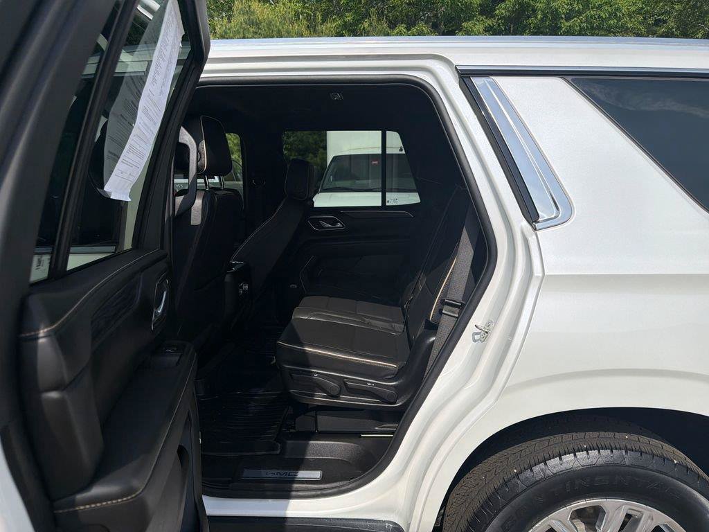 Certified 2023 GMC Yukon SLT w/ SLT Luxury Package AWD/4WD image 24