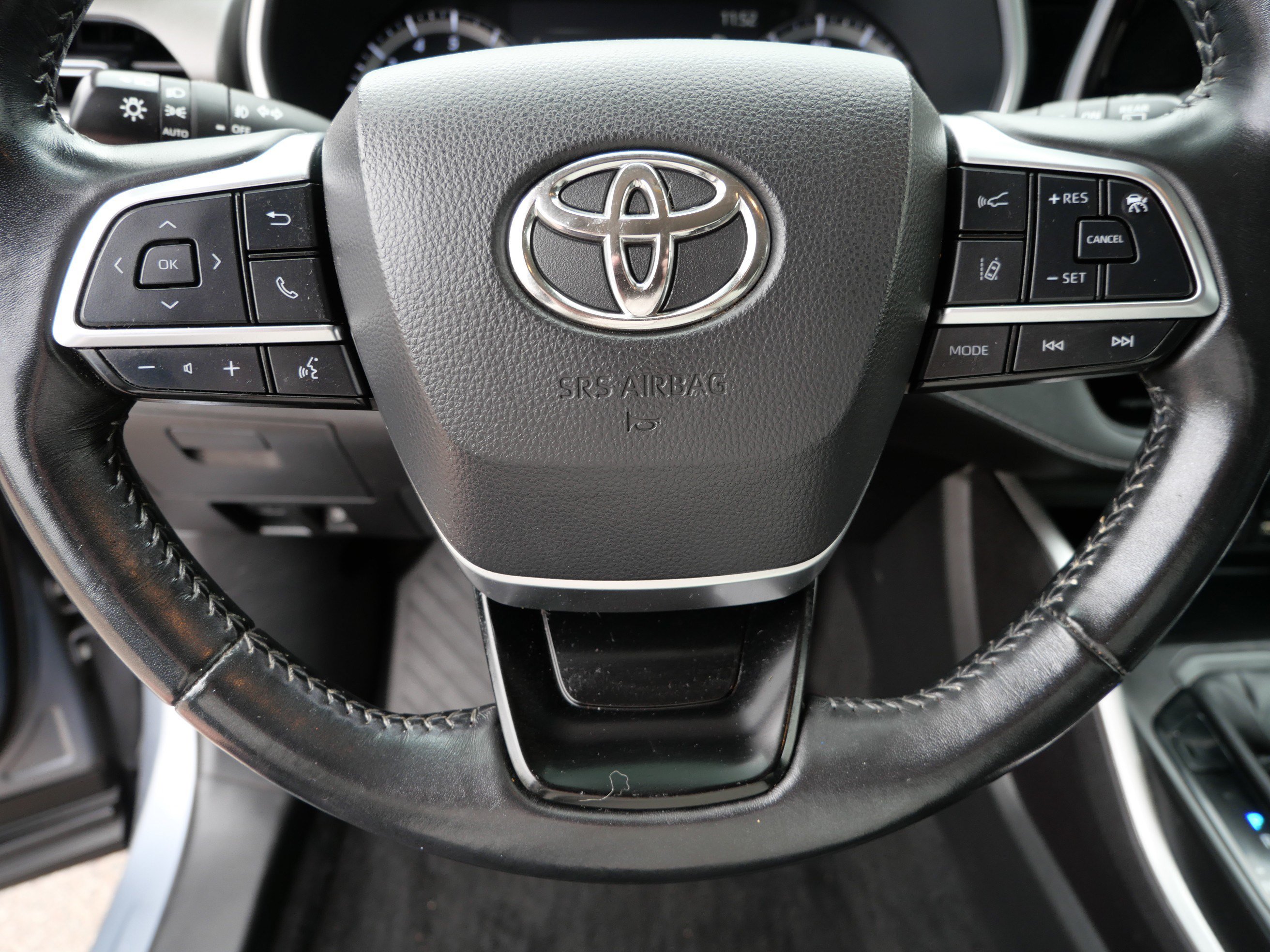 Used 2021 Toyota Highlander XLE AWD/4WD image 25