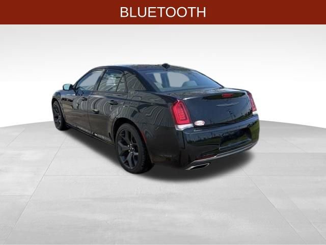 Used 2021 Chrysler 300 Touring w/ Sport Appearance Package RWD image 5
