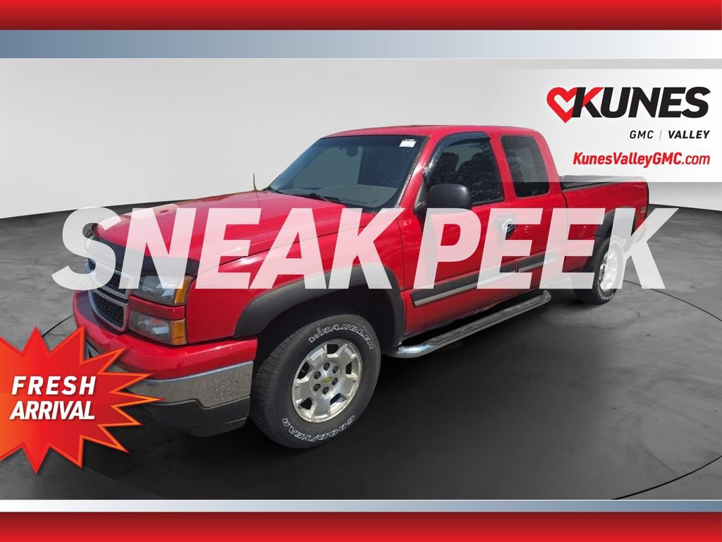 Used 2007 Chevrolet Silverado 1500 LT w/ Extended Cab Value Package AWD/4WD image 2