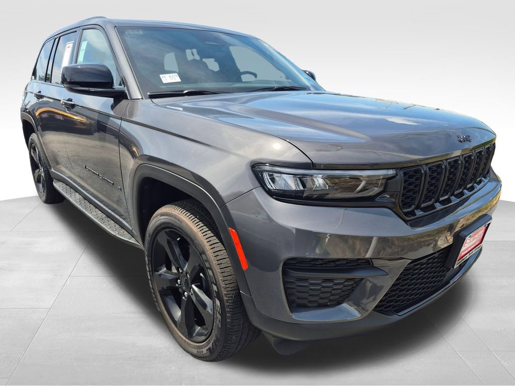 Used 2025 Jeep Grand Cherokee Altitude AWD/4WD image 20