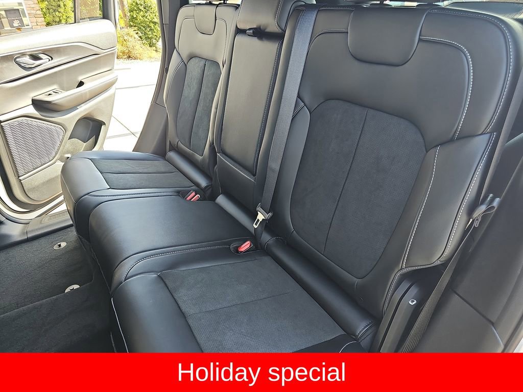 New 2025 Jeep Grand Cherokee Altitude image 14