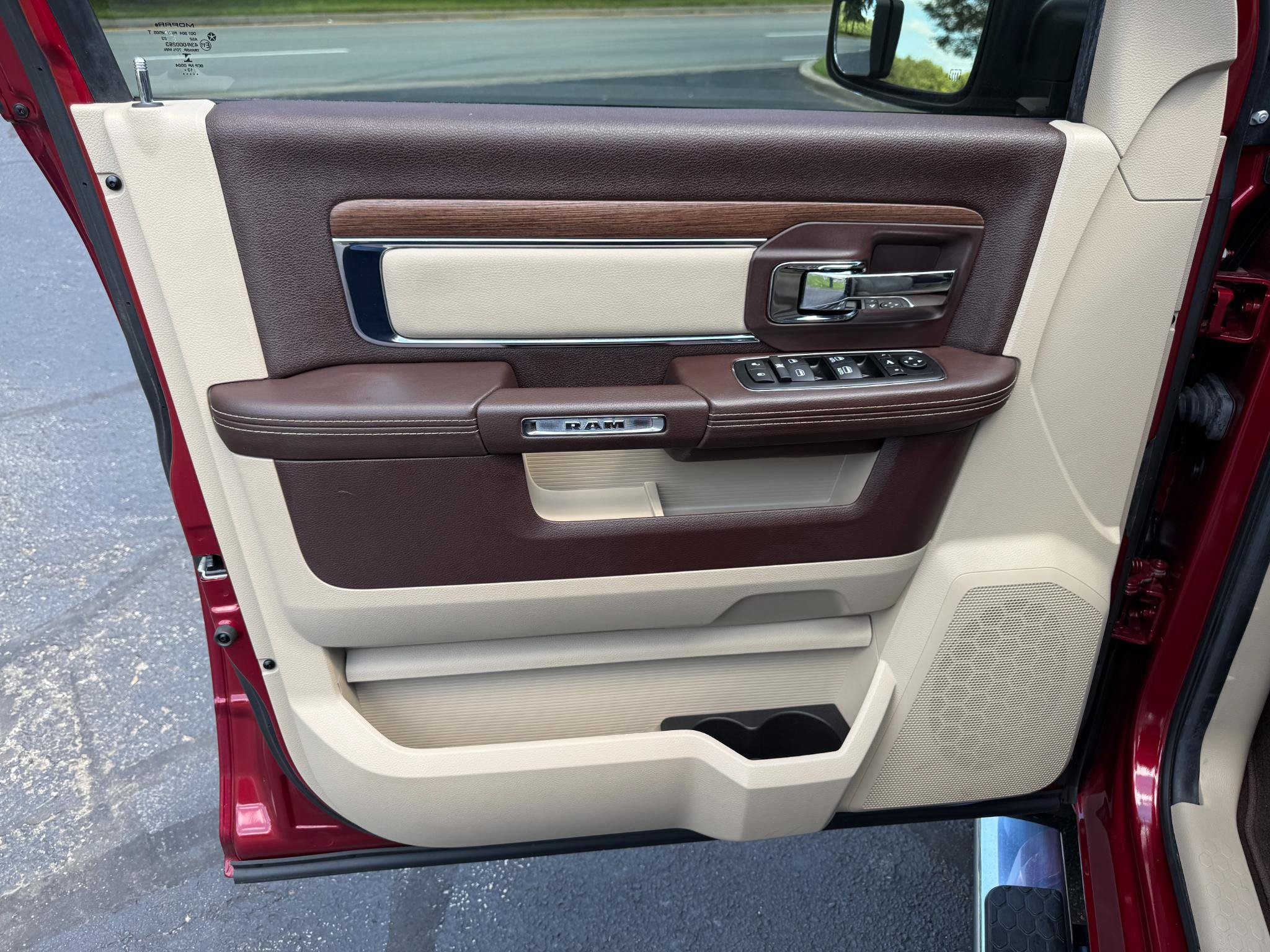 Used 2014 RAM 1500 Laramie w/ Convenience Group AWD/4WD image 12