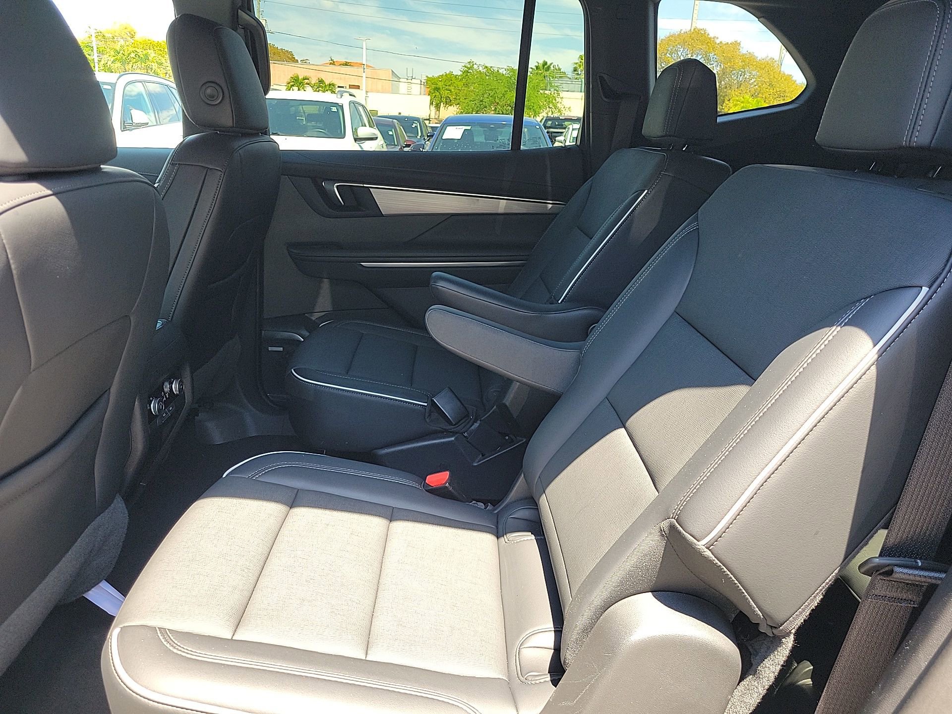 Used 2025 Buick Enclave Preferred FWD image 20