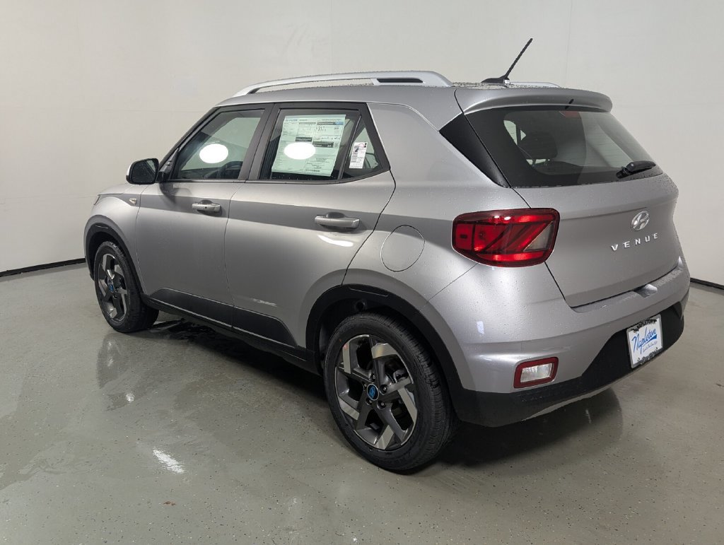 New 2026 Hyundai Venue SEL FWD image 5