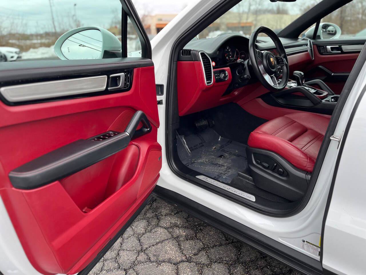 Used 2022 Porsche Cayenne Platinum Edition AWD/4WD image 17