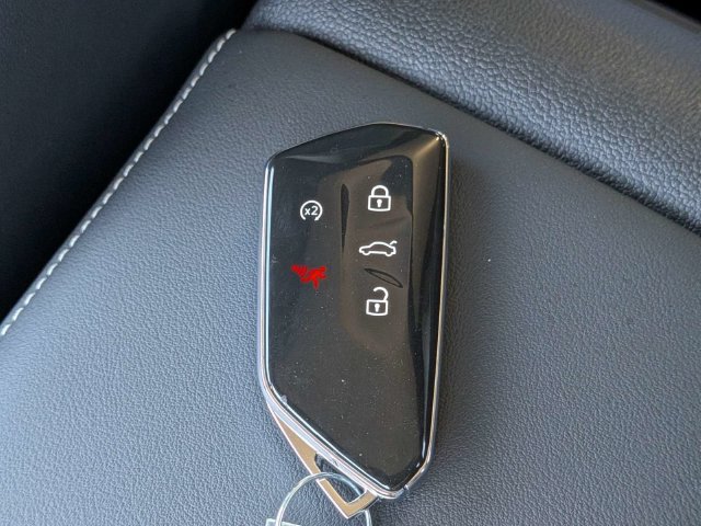 Used 2025 Volkswagen Tiguan SEL R-Line AWD/4WD image 32