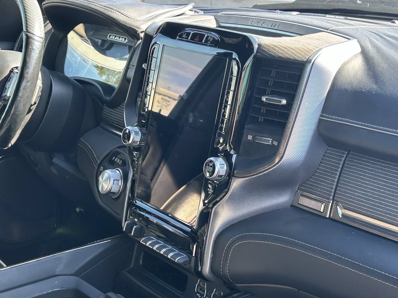 Used 2020 RAM 1500 Limited w/ Black Appearance Package AWD/4WD image 9