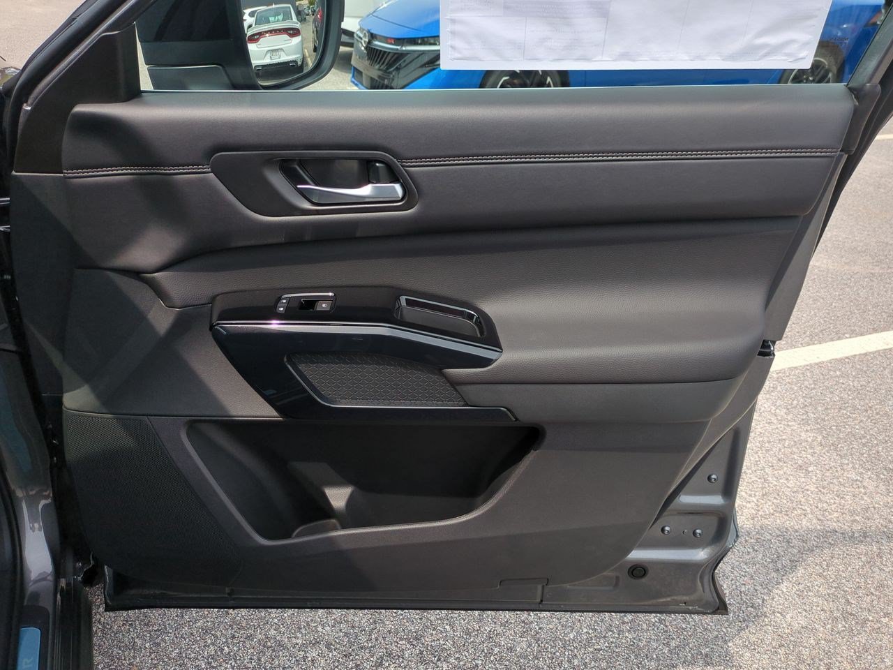 New 2026 Nissan Pathfinder Platinum w/ Accent Package FWD image 38