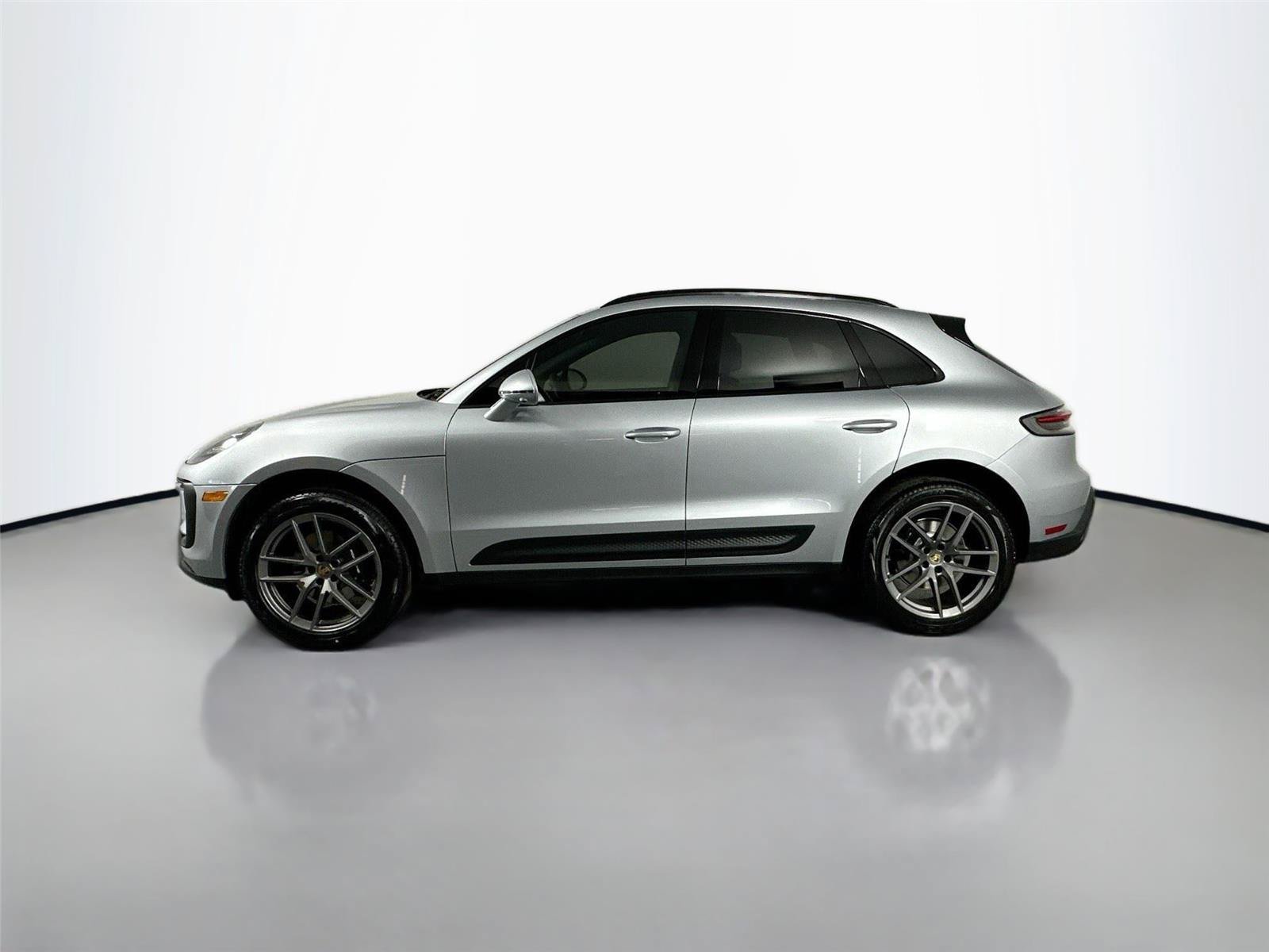 Certified 2026 Porsche Macan Turbo AWD/4WD image 2