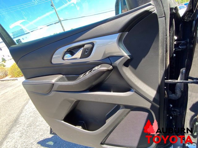 Used 2023 Chevrolet Traverse LT FWD image 38