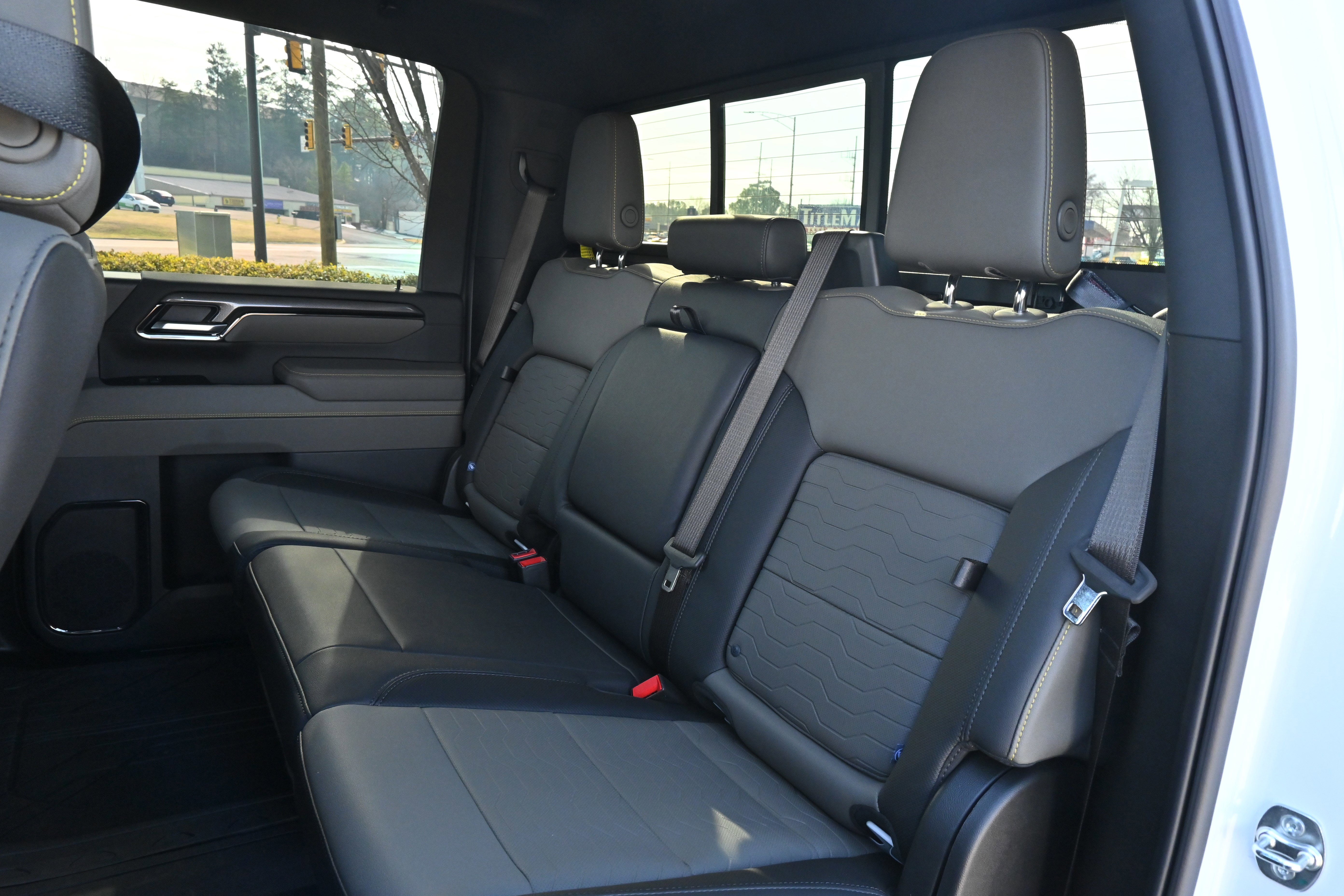 Used 2025 Chevrolet Silverado 2500 ZR2 w/ Technology Package image 11