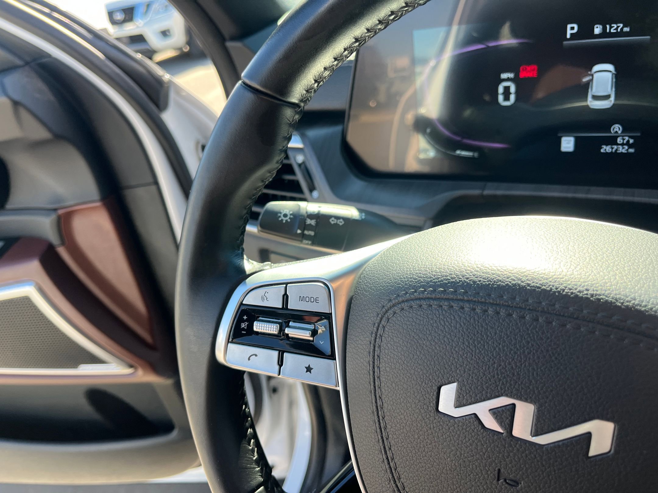 Used 2024 Kia Telluride EX w/ EX Captain's Chair Package image 30