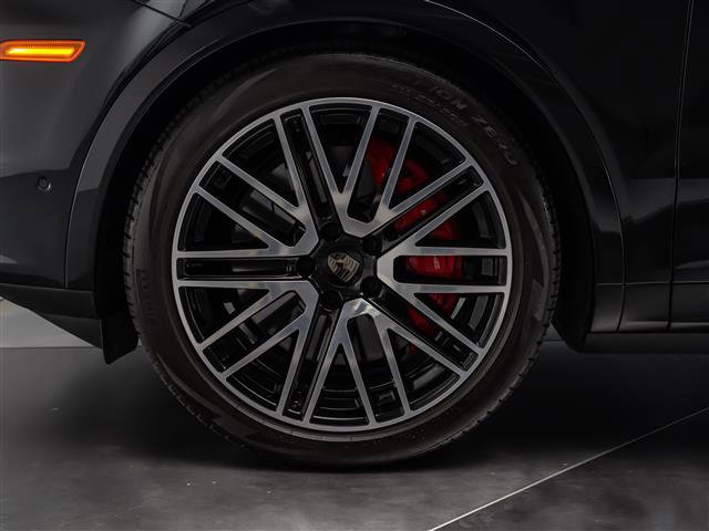 Used 2025 Porsche Cayenne Turbo AWD/4WD image 14