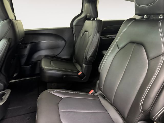 New 2026 Chrysler Pacifica Select image 16