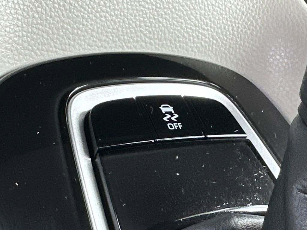 Used 2020 Toyota Corolla LE w/ Carpet Mat Package (TMS) FWD image 30