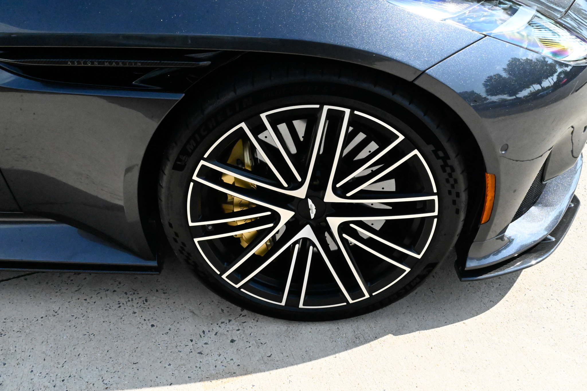 Used 2024 Aston Martin DB12 Coupe RWD image 11