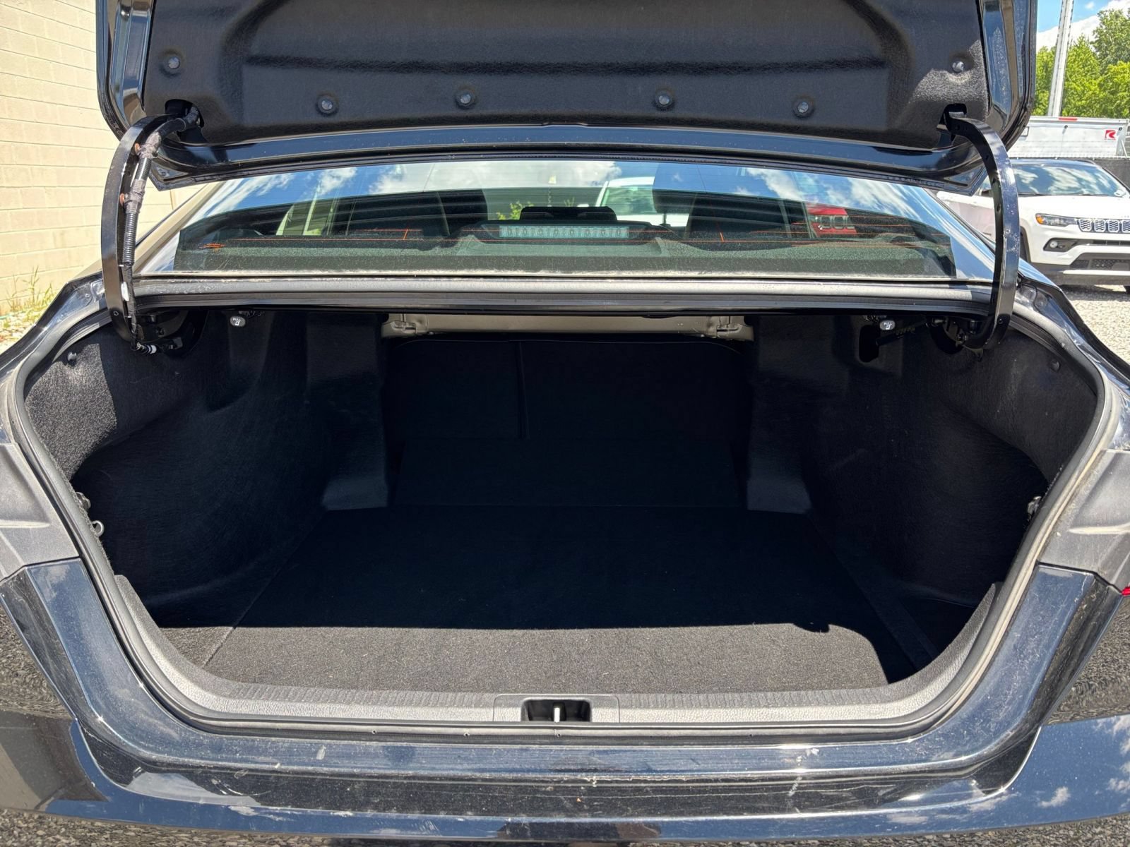 Used 2025 Toyota Camry SE FWD image 32