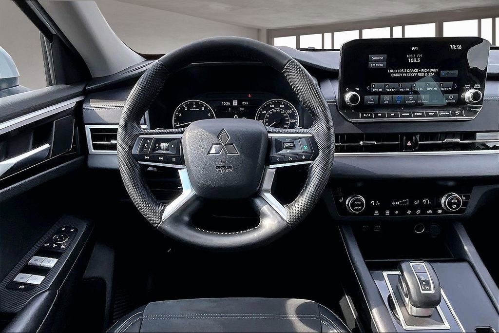 Used 2023 Mitsubishi Outlander SE image 6